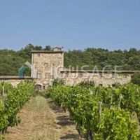 Дом в Италии, Сиена, 1300 кв.м.