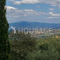 Дом в Италии, Ареццо, 307 кв.м.