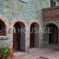 House in Italy, Arezzo, 600 sq.m.