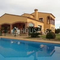 House in Spain, Catalunya, Girona, 930 sq.m.