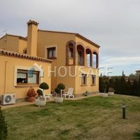 House in Spain, Catalunya, Girona, 930 sq.m.