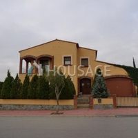 House in Spain, Catalunya, Girona, 930 sq.m.