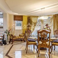 Дом в горах, на спа-курорте, у озера, в пригороде во Французской Гвиане, 250 кв.м.