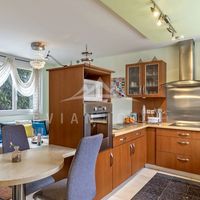 Дом в горах, на спа-курорте, у озера, в пригороде во Французской Гвиане, 250 кв.м.