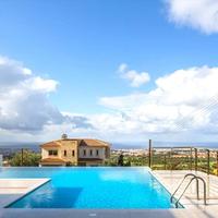 Villa in Republic of Cyprus, 693 sq.m.