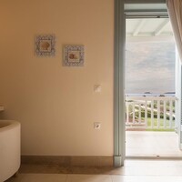 Villa in Greece, Peloponnese, Kranidi, 300 sq.m.