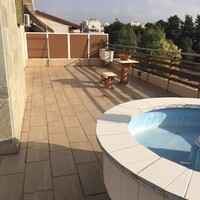 Flat in Greece, Attica, Attiki, 200 sq.m.