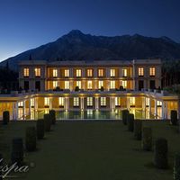 Элитная недвижимость в пригороде, у моря в Испании, Андалусия, 4900 кв.м.