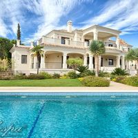 Villa in the big city, at the seaside in Spain, Andalucia, 910 sq.m.