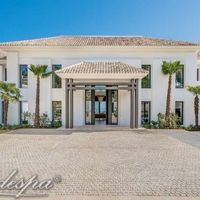 Villa in the suburbs, in the forest, at the seaside in Spain, Andalucia, 1800 sq.m.