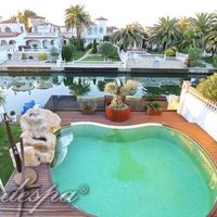 Вилла в пригороде, у моря в Испании, Каталония, Жирона, 230 кв.м.