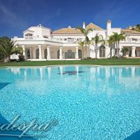 Вилла в пригороде, в лесу, у моря в Испании, Андалусия, 2650 кв.м.