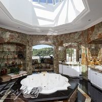 Вилла в пригороде, в лесу, у моря в Испании, Андалусия, 2650 кв.м.