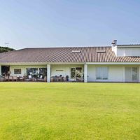 Вилла в пригороде, у моря в Испании, Каталония, Барселона, 1000 кв.м.