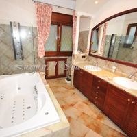 Дом в большом городе, у моря в Испании, Каталония, Барселона, 450 кв.м.