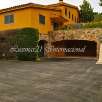 Вилла в большом городе, у моря в Испании, Каталония, Барселона, 900 кв.м.