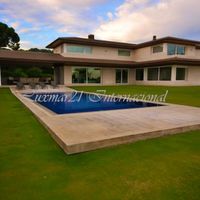 Вилла в большом городе, в пригороде, у моря в Испании, Каталония, Барселона, 1100 кв.м.