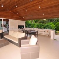 Вилла в большом городе, в пригороде, у моря в Испании, Каталония, Барселона, 1100 кв.м.