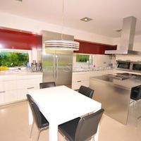 Вилла в большом городе, в пригороде, у моря в Испании, Каталония, Барселона, 1100 кв.м.