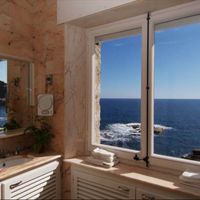 Villa in the suburbs, at the seaside in Spain, Catalunya, Girona, 900 sq.m.