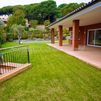 Дом в пригороде, у моря в Испании, Каталония, Барселона, 560 кв.м.