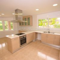 Дом в пригороде, у моря в Испании, Каталония, Барселона, 560 кв.м.