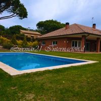 Дом в пригороде, у моря в Испании, Каталония, Барселона, 560 кв.м.