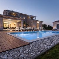 Villa in the suburbs in Croatia, Porec, 190 sq.m.