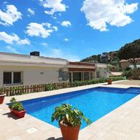 Villa in Spain, 370 sq.m.