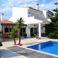 Villa in Spain, Catalunya, Girona, 500 sq.m.