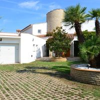 Villa in Spain, Catalunya, Girona, 500 sq.m.