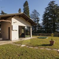Villa in the big city, by the lake in Italy, Como, 1200 sq.m.