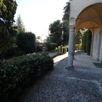 Villa by the lake, in the suburbs in Italy, Como, 1300 sq.m.