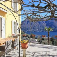 Villa in the big city, by the lake in Italy, Como, 490 sq.m.