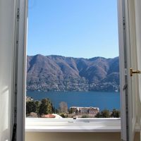 Villa in the big city, by the lake in Italy, Como, 490 sq.m.