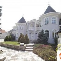 Дом в Чехии, Прага, Липаны, 1877 кв.м.