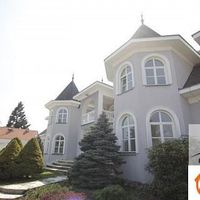 Дом в Чехии, Прага, Липаны, 1877 кв.м.