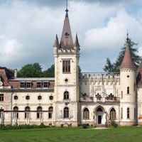 Замок у озера, в пригороде в Латвии, Гулбенский район, Гулбене, 1800 кв.м.