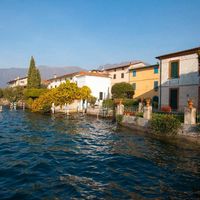 Apartment in the village, by the lake in Italy, Brescia, 80 sq.m.