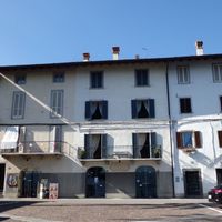 Other commercial property in the village, by the lake in Italy, Bergamo, 550 sq.m.