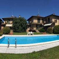 Apartment in Italy, Lombardia, 200 sq.m.