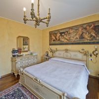 Apartment in Italy, Lombardia, 200 sq.m.