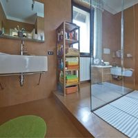 Apartment in Italy, Lombardia, 200 sq.m.