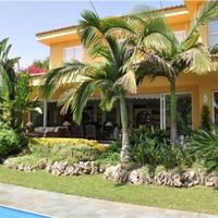 Chalet in the suburbs in Spain, Comunitat Valenciana, 550 sq.m.