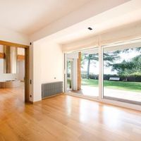 Вилла в пригороде в Испании, Каталония, Барселона, 400 кв.м.