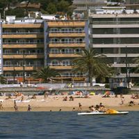 Отель (гостиница) у моря в Испании, Каталония, Жирона, 5000 кв.м.