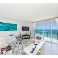 Apartment in the USA, Massachusetts, Surfside, 180 sq.m.