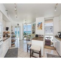 Apartment in the USA, Massachusetts, Surfside, 180 sq.m.
