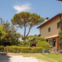 Villa in the mountains, in the suburbs, in the forest, at the seaside in Italy, Forte dei Marmi, 400 sq.m.