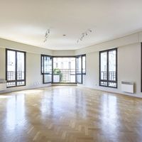Flat in the big city in France, Paris, 121 sq.m.